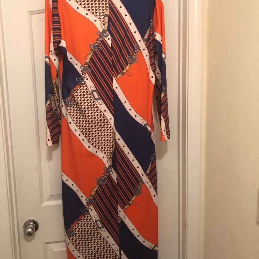 Patterened midi dress zips in the back
